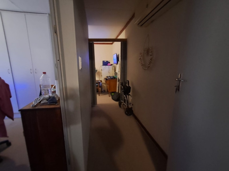 5 Bedroom Property for Sale in Langenhovenpark Free State